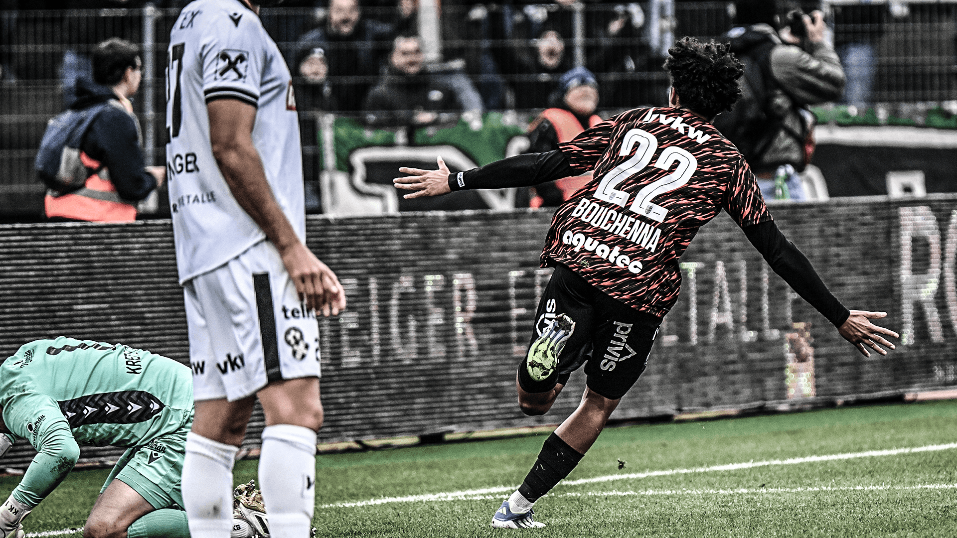 Lustenau-Spieler jubelt