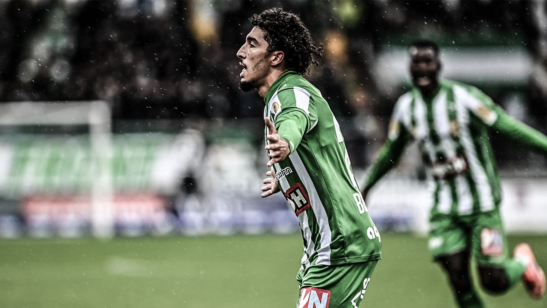 Austria Lustenau-Spieler jubelt