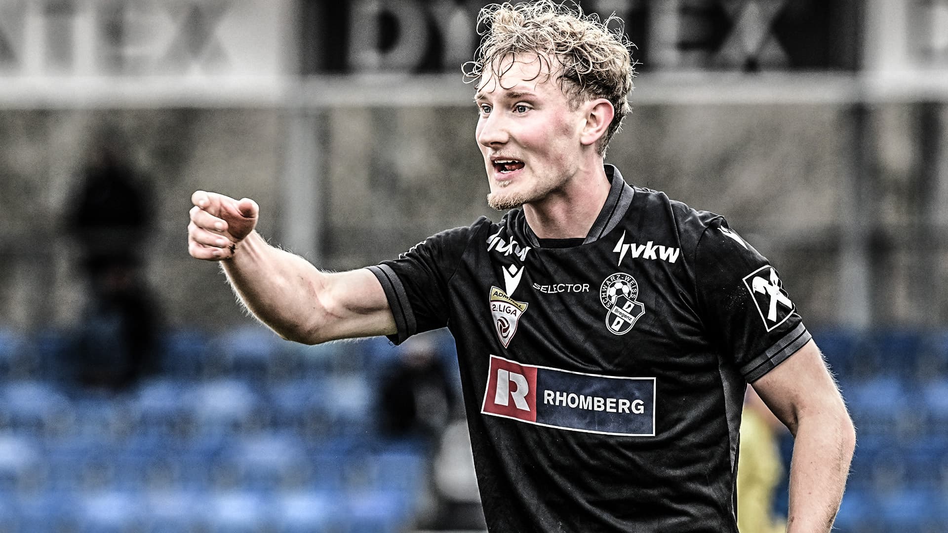 Schwarz-Weiß Bregenz Spieler jubelt